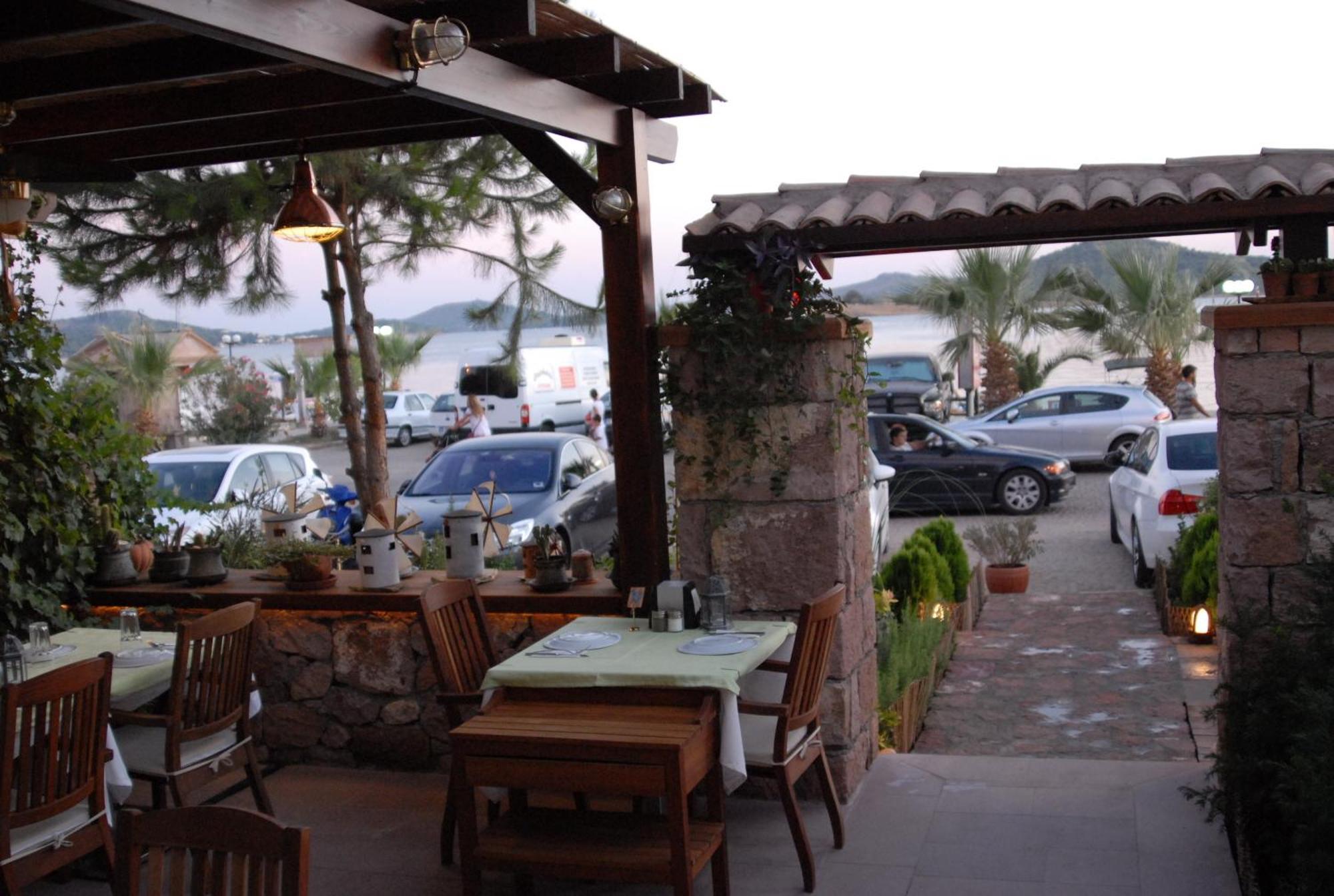 Aliye Hanim Hotel Ayvalı Exterior foto